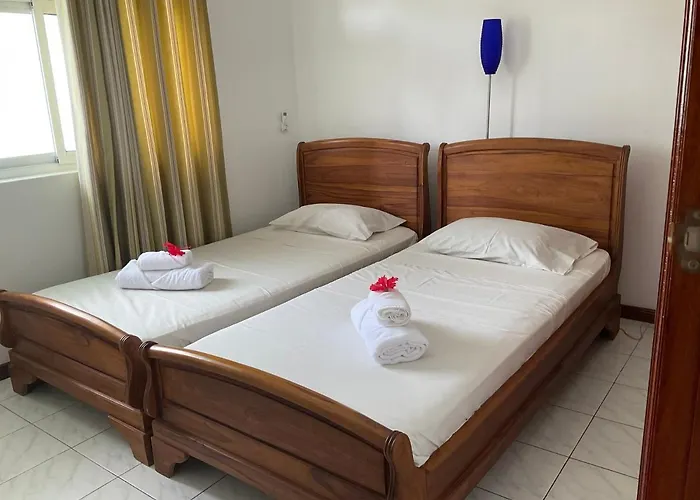 Royale Self Catering * Anse Royale